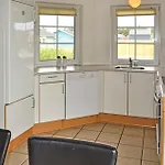 Prázdninový dům 4 Bedroom Lovely In *