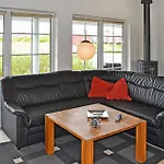4 Bedroom Lovely In Prázdninový dům *