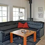 4 Bedroom Lovely In Prázdninový dům