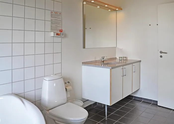 4 Bedroom Lovely In Ferienhaus